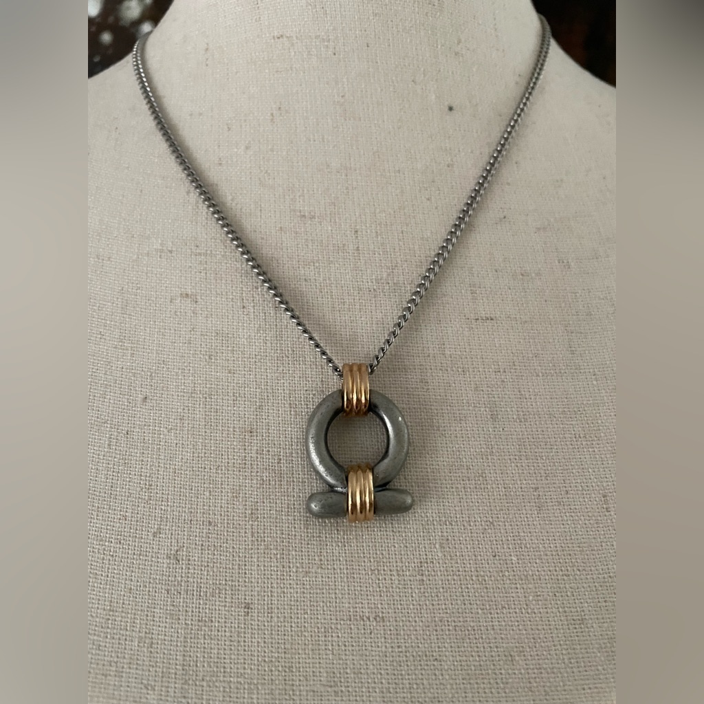 Vintage Avon 1978 Infinity Symbol Silver And Gold Toned Chain Necklace 30$